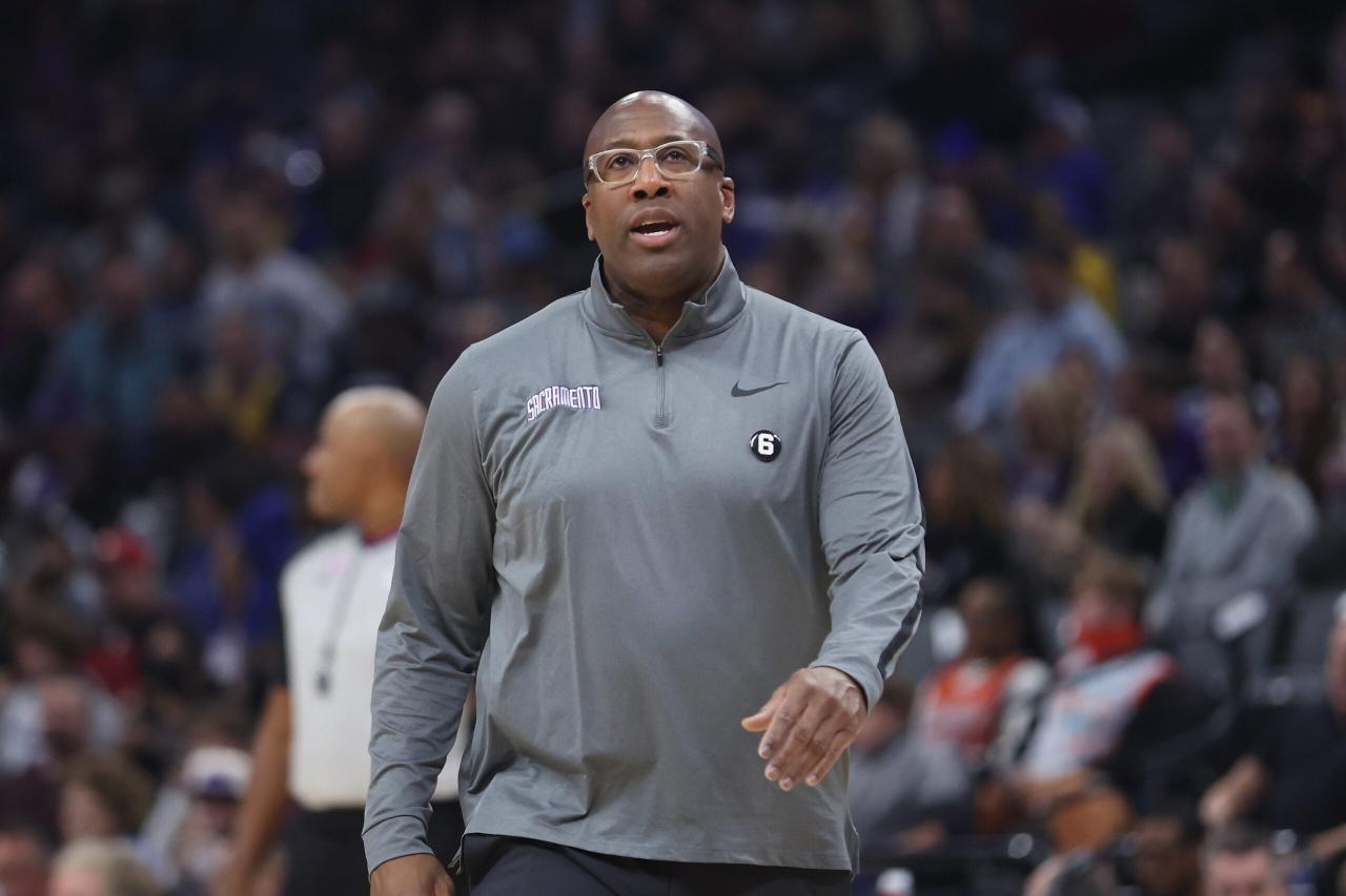 Report: Kings part ways with former coach of the year Mike Brown