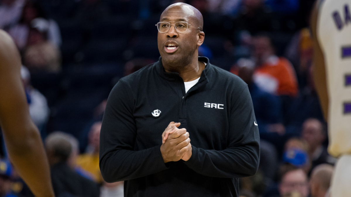 Report: Kings part ways with former coach of the year Mike Brown