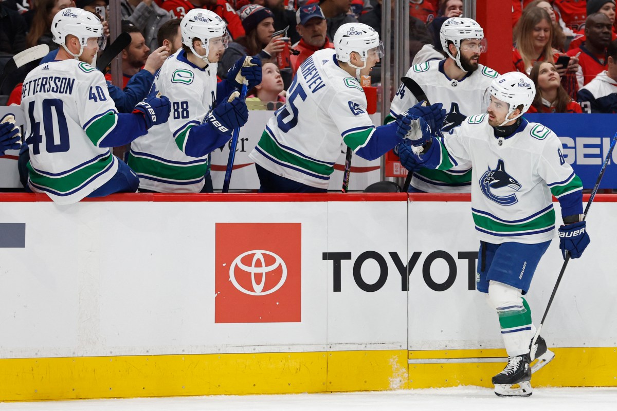 Dubois scores twice, lifts Capitals past Canucks in OT